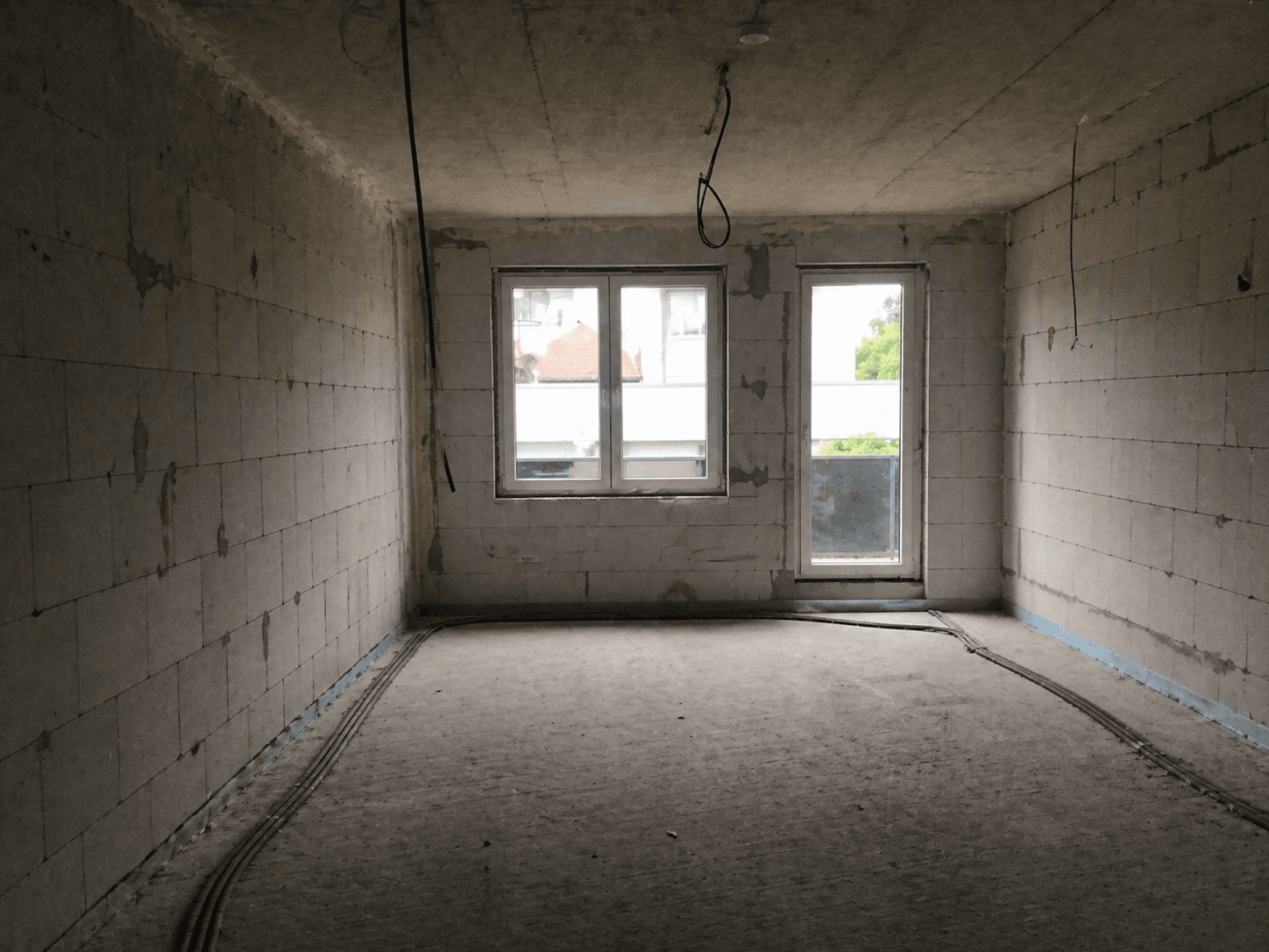 Leerer Raum – Kompakter Wohnraum vor dem KI Virtual Staging